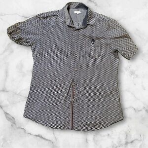 Comfy fit button down with detail